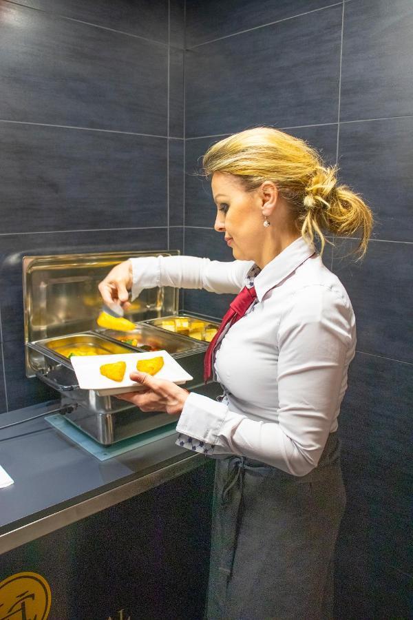 Hotel Capital With Private Wellness Нитра Экстерьер фото