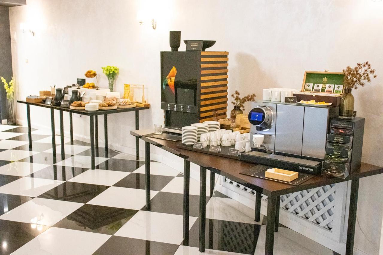 Hotel Capital With Private Wellness Нитра Экстерьер фото