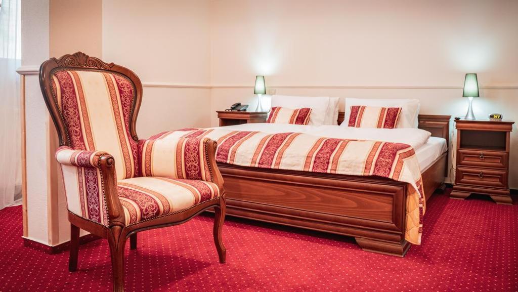 Hotel Capital With Private Wellness Нитра Экстерьер фото