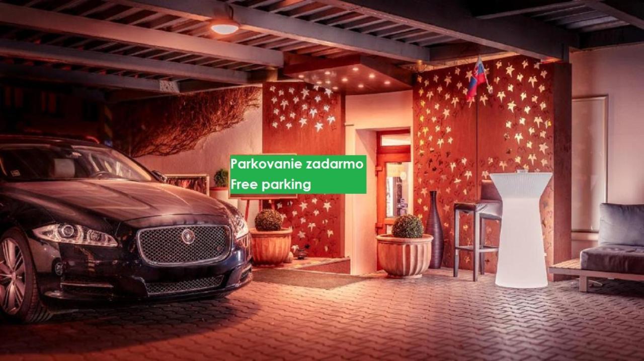 Hotel Capital With Private Wellness Нитра Экстерьер фото