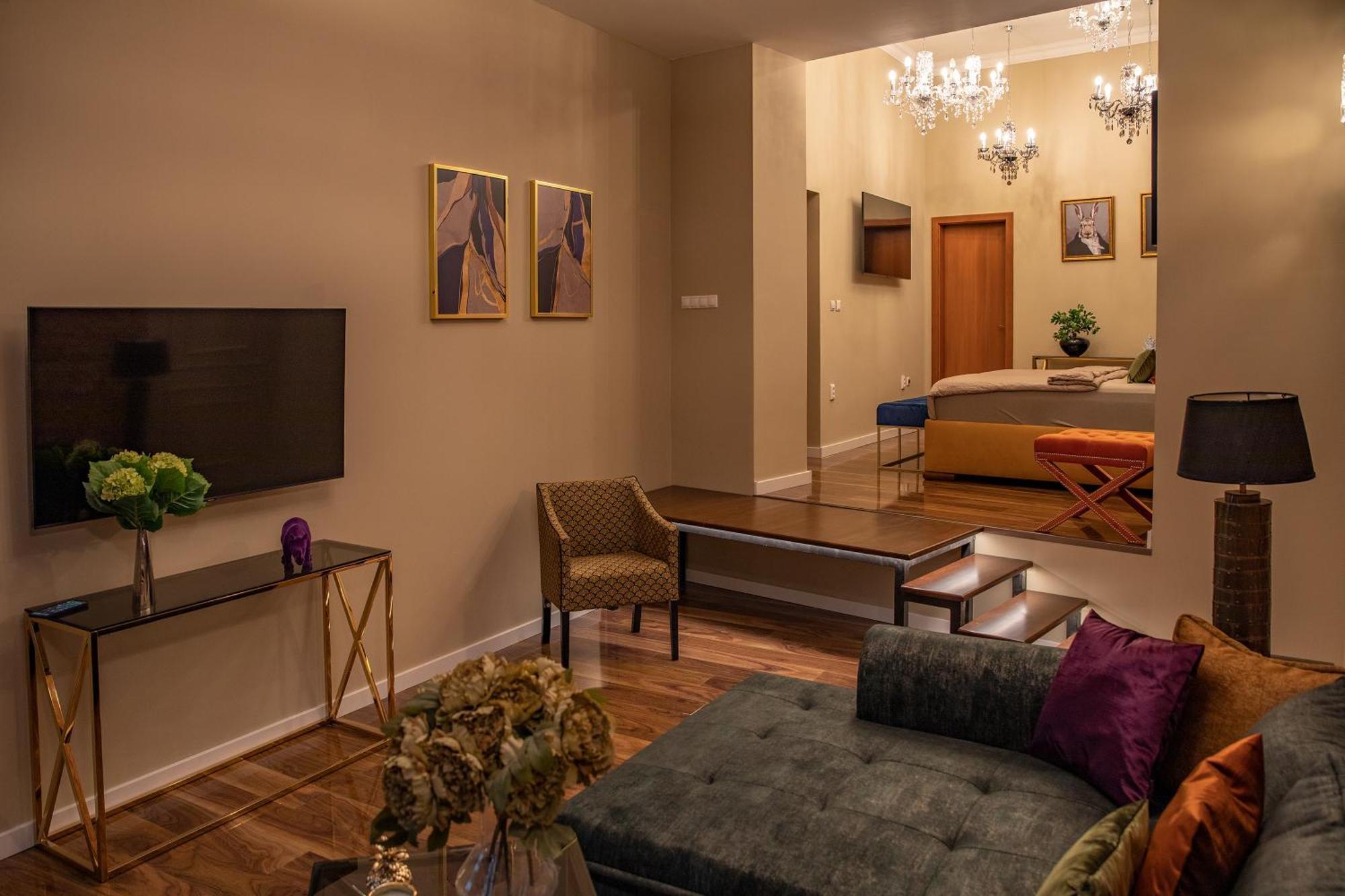 Hotel Capital With Private Wellness Нитра Экстерьер фото