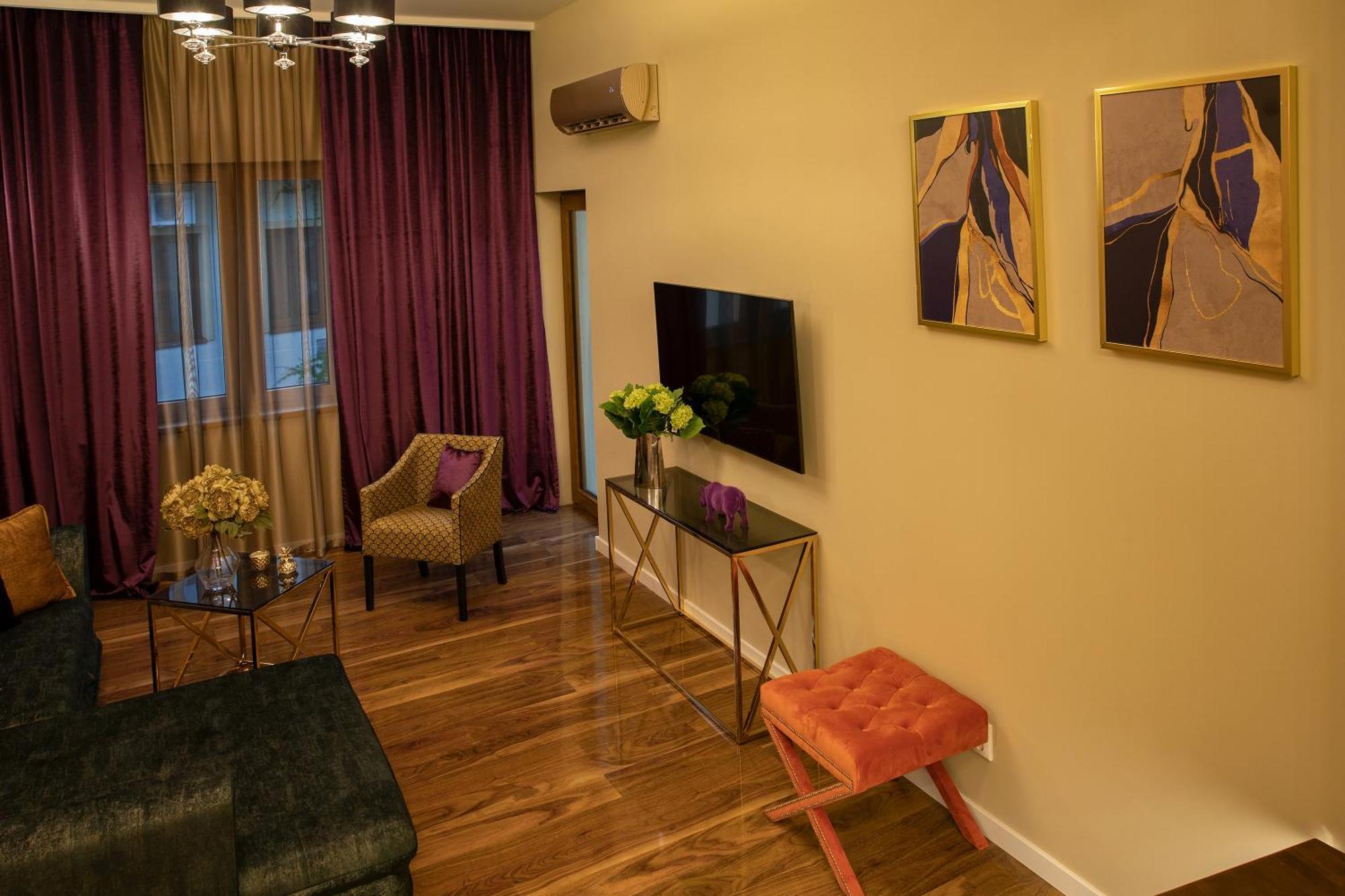 Hotel Capital With Private Wellness Нитра Экстерьер фото