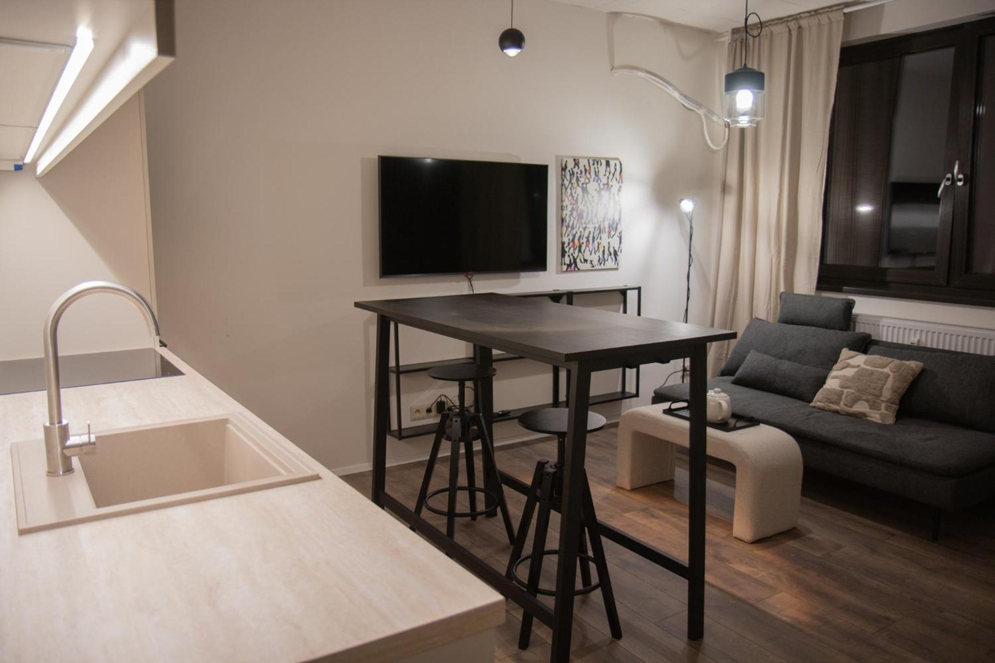 Hotel Capital With Private Wellness Нитра Экстерьер фото