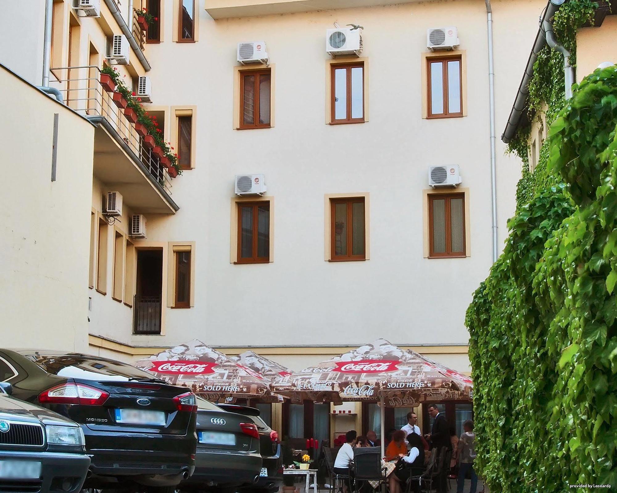Hotel Capital With Private Wellness Нитра Экстерьер фото