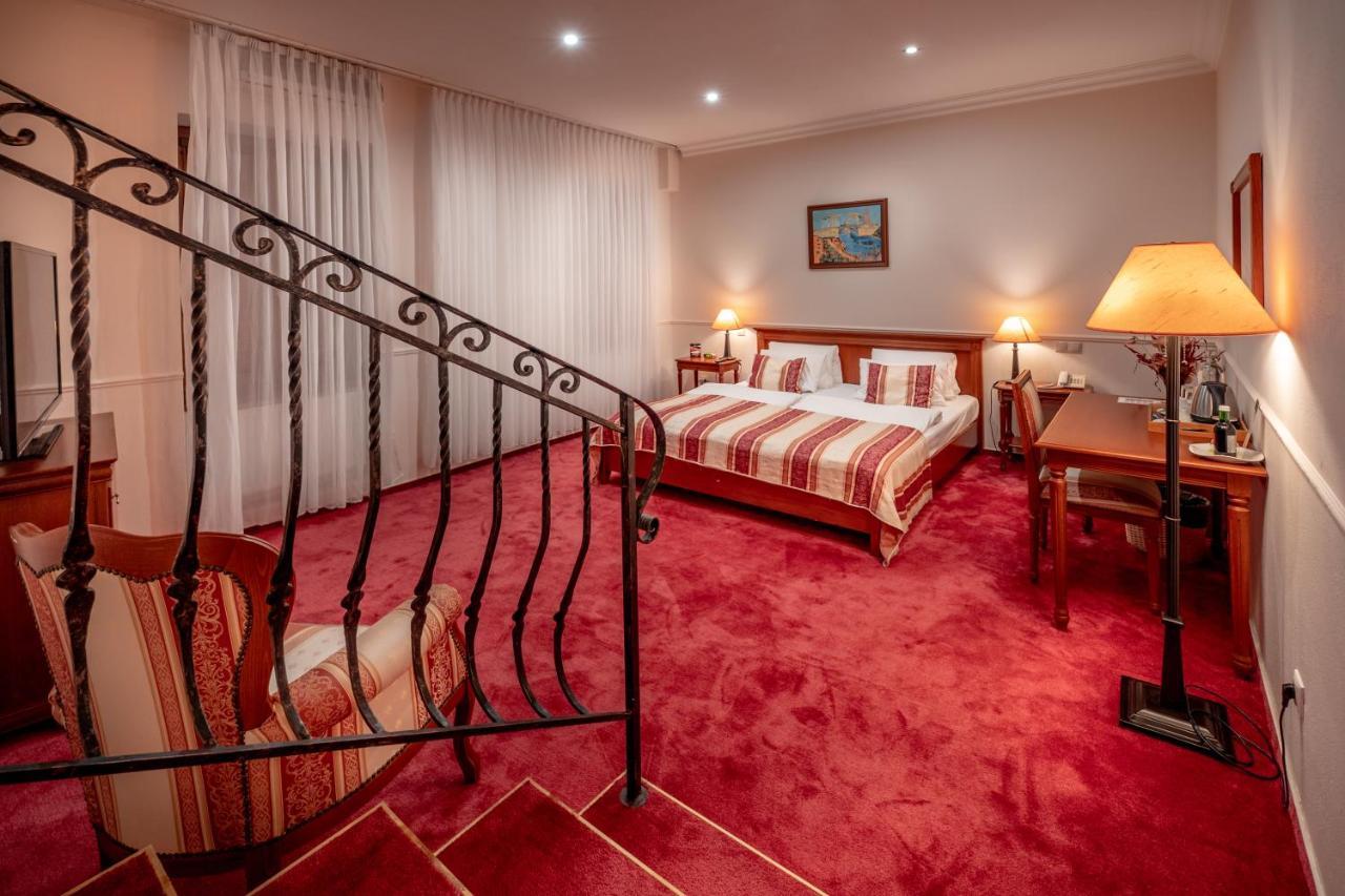 Hotel Capital With Private Wellness Нитра Экстерьер фото