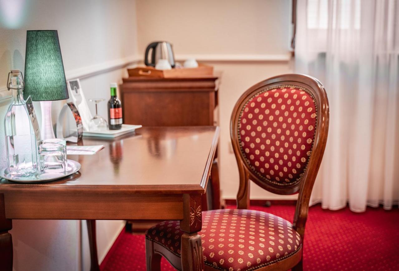 Hotel Capital With Private Wellness Нитра Экстерьер фото