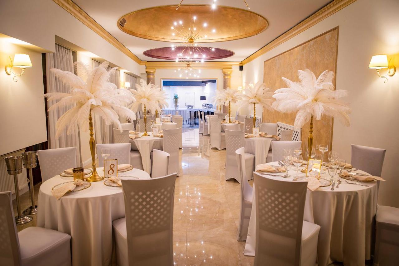Hotel Capital With Private Wellness Нитра Экстерьер фото